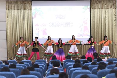 化工學院團委舉辦“石榴花紅正青春,籽籽同心中國情”民族團結主題信仰公開課活動